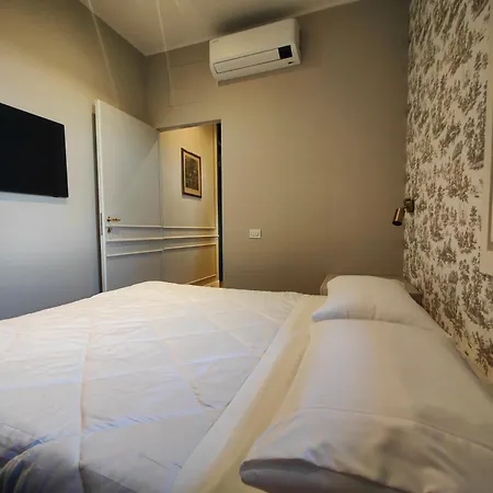 Ottoboni 2a Luxury Penthouse דירה